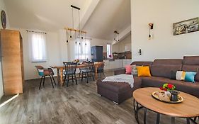 Olea Apartments Vir